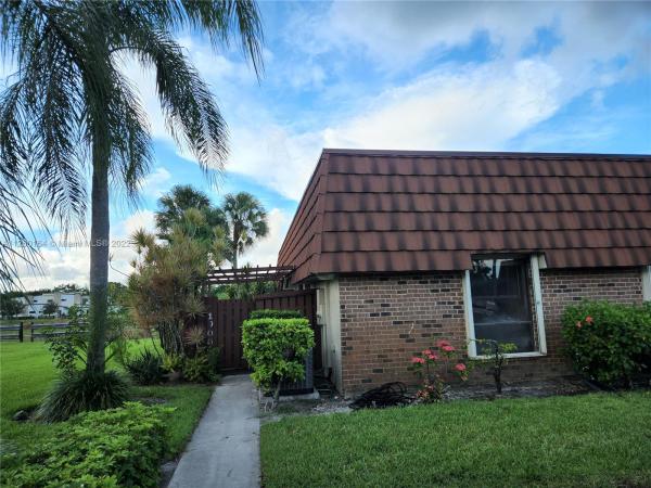 Village At Lake Pine, 11900 SW 13th Ct, Davie, Florida 33325, image 2