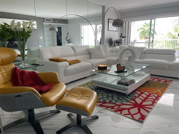 Towne Royale, 17800 Atlantic Blvd #310, Sunny Isles Beach, Florida 33160, image 1
