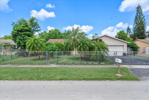 Meadow Wood Manor, 25796 SW 123rd Ave, Goulds, Florida 33032, image 2