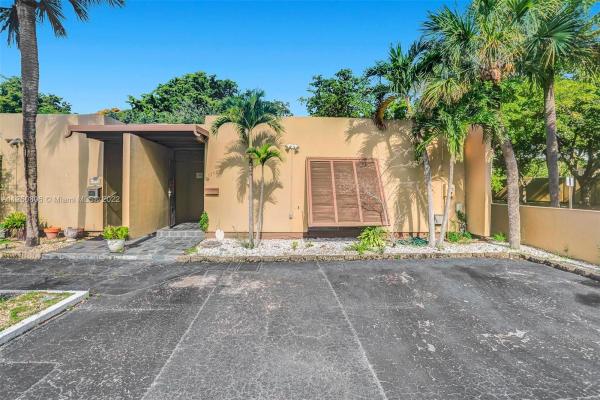 Loch Lomond East, 6752 Kingsmoor Way #6752, Miami Lakes, Florida 33014, image 1