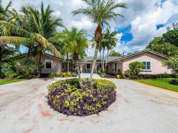 490 Hermitage Dr, Plantation, Florida 33325, image 2