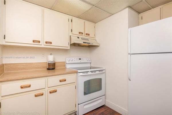 The Grandview Palace, 7601 E Treasure Dr #2307, North Bay Village, Florida 33141, image 2