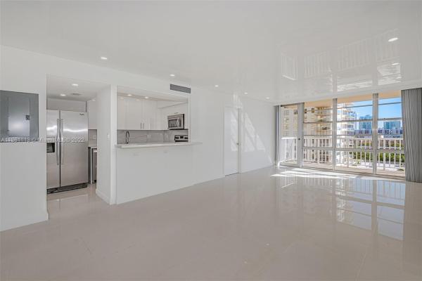 Winston Towers 400, 231 174th St #806, Sunny Isles Beach, Florida 33160, image 2