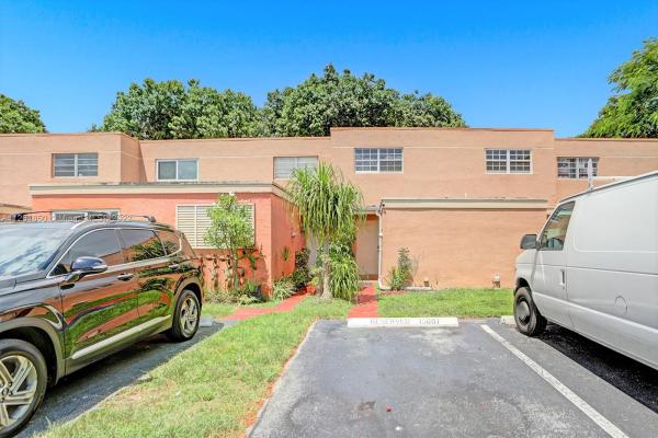 Corners Of Kendall Lakes, 15007 SW 80th Ter #813, Kendall West, Florida 33193, image 1