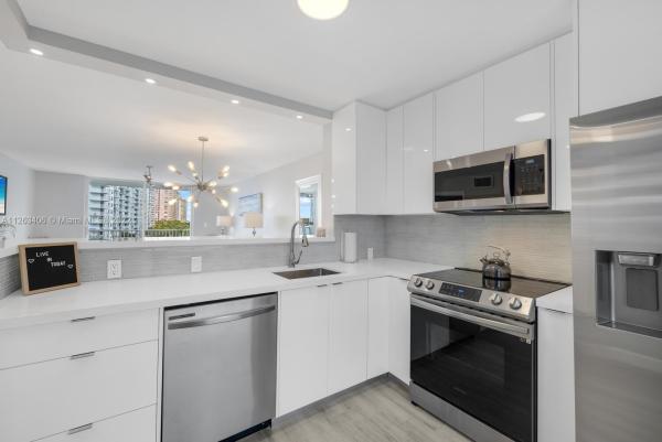 Eden Point, 4000 NE 170th St #607, North Miami Beach, Florida 33160, image 1
