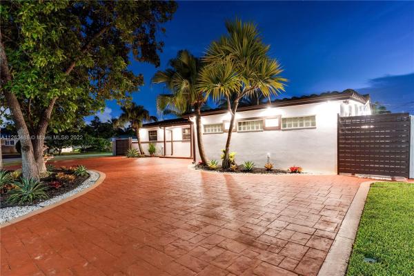 Darlington Manor, 5710 SW 93rd Ave, Sunset, Florida 33173, image 2