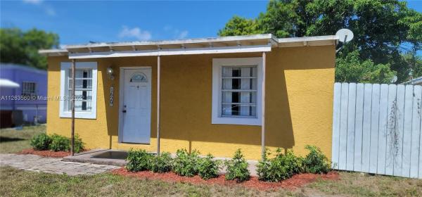Lauderdale Manors, 1629 Lauderdale Manor Dr, Fort Lauderdale, Florida 33311, image 2