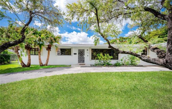 Benson Park, 9298 SW 165th St, Palmetto Bay, Florida 33157, image 1
