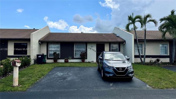Devon Aire Villas, 12104 SW 110th St Cir S, The Crossings, Florida 33186, image 2