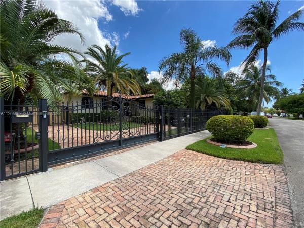 Coral Way Village, 8311 SW 31st St, Westchester, Florida 33155, image 2