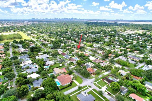 Karen Park, 1021 Oriole Ave, Miami Springs, Florida 33166, image 2
