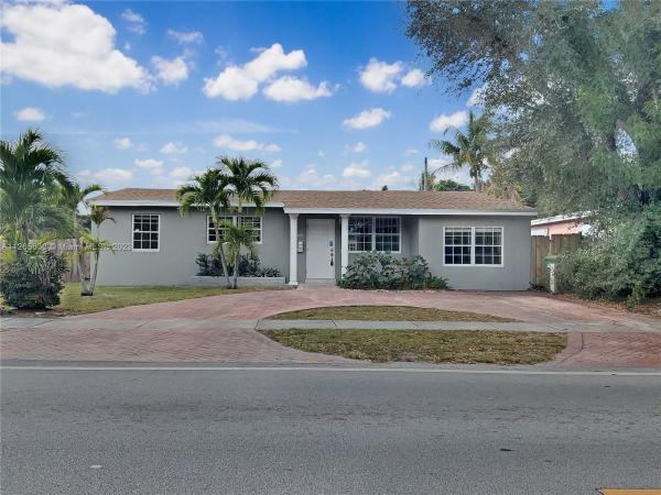 R & J Manor, 1040 NE 149th St, North Miami, Florida 33161, image 1