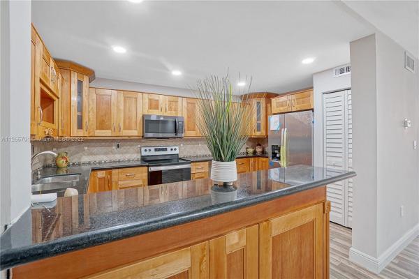 Sovereigns, 6911 SW 147th Ave #1A, Kendale Lakes, Florida 33193, image 1