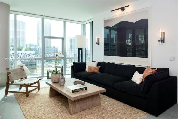 Paramount Miami Worldcenter, 851 NE 1st Ave #812, Miami, Florida 33132, image 1