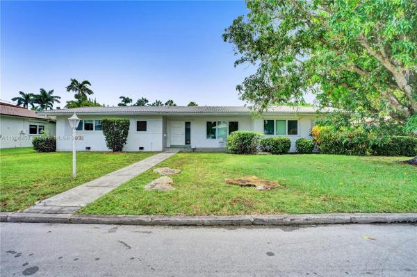 Hollywood Lakes, 1131 S Southlake Dr, Hollywood, Florida 33019, image 2