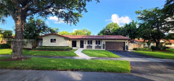 Miami Lakes Residential, 14421 Cedar Ct, Miami Lakes, Florida 33014, image 2