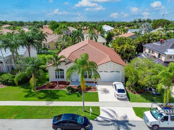 Treasure Shores At Silver Lakes, 18354 NW 12th St, Pembroke Pines, Florida 33029, image 1