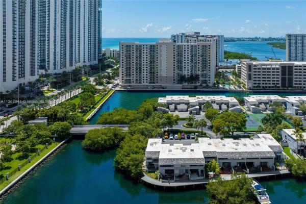 Poinciana Island Yacht & Racquet Club, 201 Poinciana Dr #101, Sunny Isles Beach, Florida 33160, image 1