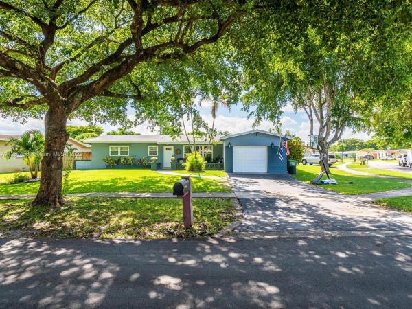 Pembroke Lakes, 1950 NW 106th Ave, Pembroke Pines, Florida 33026, image 1