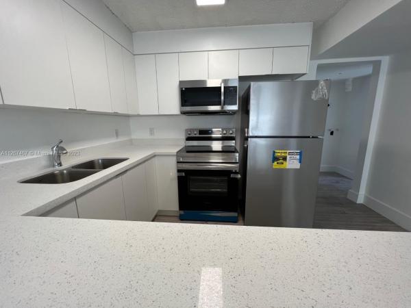 South Middle River, 805 NW 13th St, Fort Lauderdale, Florida 33311, image 1
