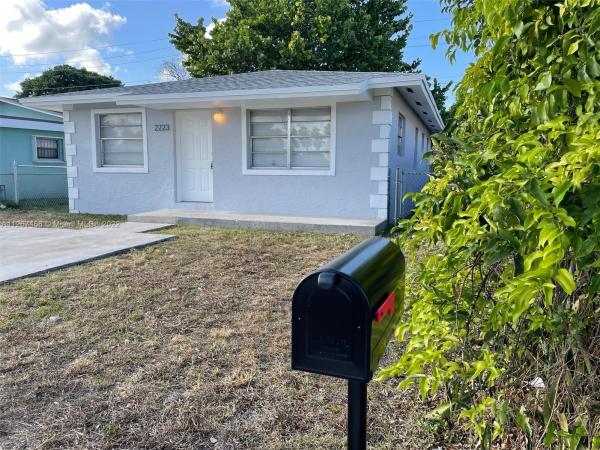 Liberia, 2223 Hope St, Hollywood, Florida 33020, image 2