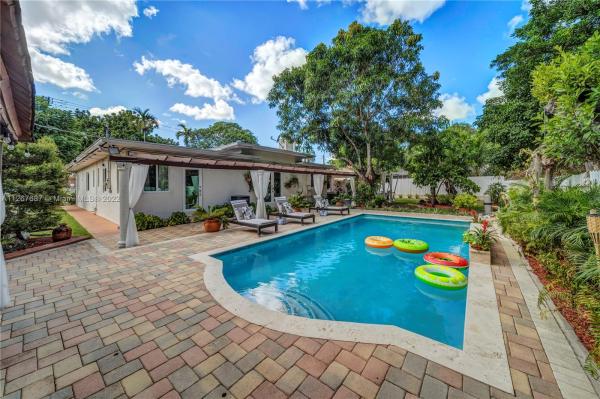 Claridge House, 14901 NE 8th Ave, Golden Glades, Florida 33161, image 1