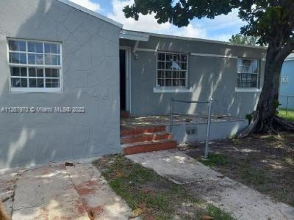 Stephens Manor, 1083 NW 76th St, Gladeview, Florida 33150, image 2