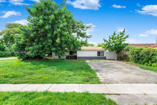 Fulford By The Sea, 1698 NE 176th St, North Miami Beach, Florida 33162, image 2