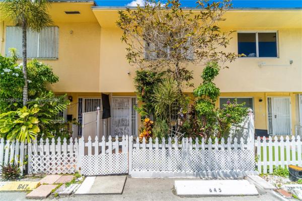 Floridian Villas, 645 W 68th St #645, Hialeah, Florida 33014, image 1