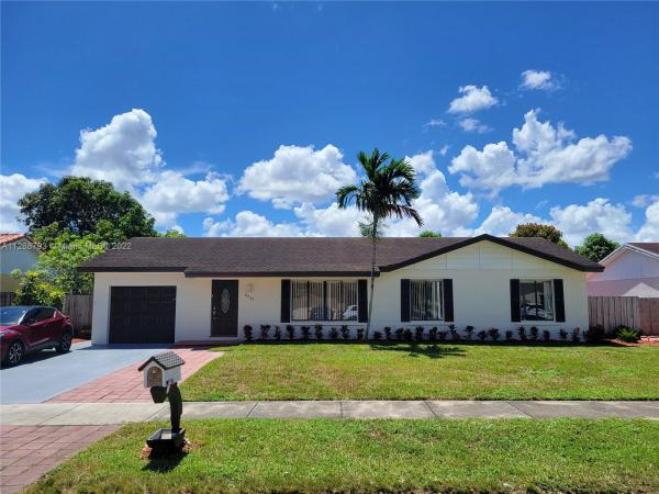 Country Lake Manors, 5930 NW 201st St, Country Club, Florida 33015, image 2