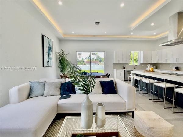 Bird Road Terrace, 6530 SW 42nd St, Westwood Lakes, Florida 33155, image 2
