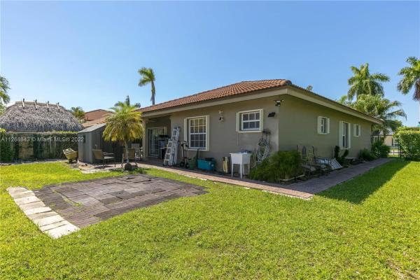 4233 SW 161st Pl, Unincorporated Dade County, Florida 33185, image 2