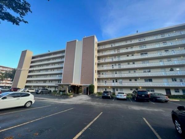 Meadowbrook Towers, 1001 NE 14th Ave #406, Hallandale Beach, Florida 33009, image 1