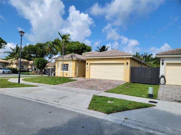 Pelican Bay At Old Cutler Lakes, 21146 SW 89th Pl, Cutler Bay, Florida 33189, image 1
