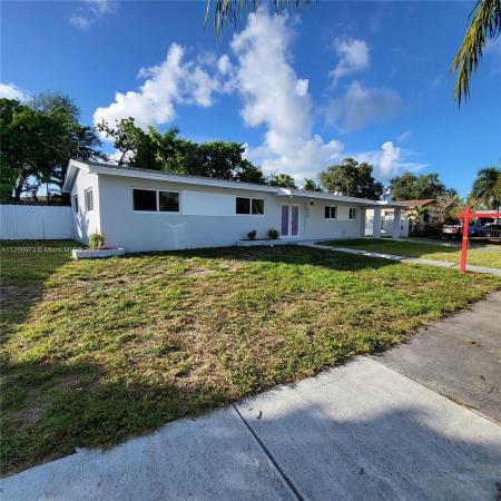 Highland Manor, 580 NE 180th Dr, North Miami Beach, Florida 33162, image 1