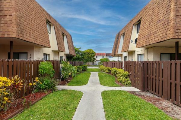 Le Clos Townhomes, 139 San Remo Blvd #139, North Lauderdale, Florida 33068, image 1