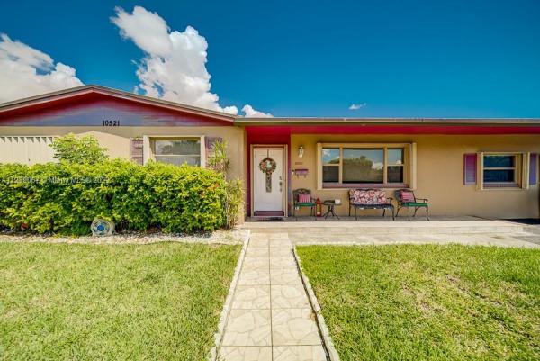 Fairway Plaza, 10521 SW 162nd Ter, Palmetto Estates, Florida 33157, image 1