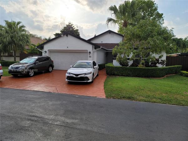 Lakes Of The Meadow, 4922 SW 148th Pl, Kendall West, Florida 33185, image 1