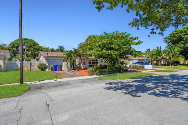 Boulevard Heights, 7121 Tyler St, Hollywood, Florida 33024, image 2