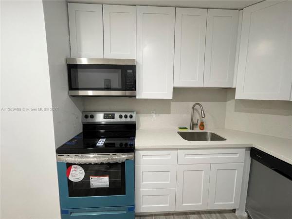 Manor Grove Village, 140 NE 19th Ct #204E, Wilton Manors, Florida 33305, image 2