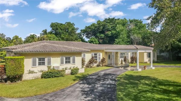 Coral Gables Country Club, 4311 University Dr, Coral Gables, Florida 33146, image 2