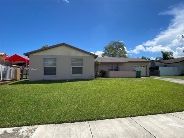 Meadow Wood Manor, 13010 SW 257th Ter, Princeton, Florida 33032, image 2