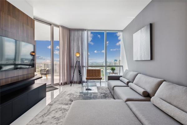 Paramount Miami Worldcenter, 851 NE 1st Ave #2508, Miami, Florida 33132, image 2
