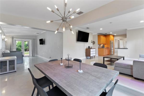 Country Club Homes, 1124 N 13th Ter, Hollywood, Florida 33019, image 1