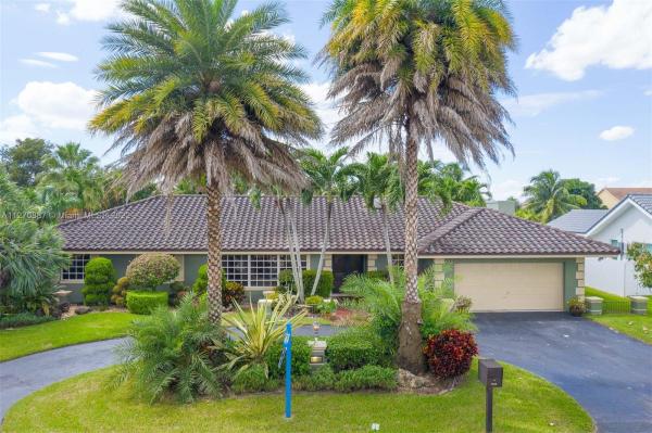 Country Club Of Miami Estates, 19010 Wentworth Dr, Country Club, Florida 33015, image 1