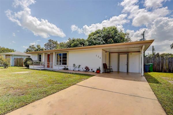 124 NE Lobster Rd, Florida 34983, image 2