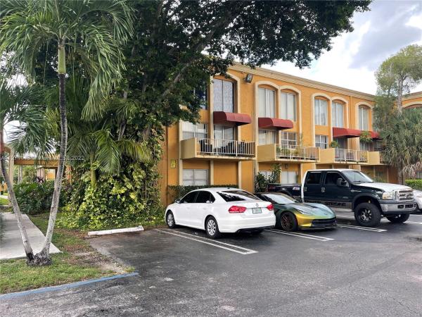 Venetian Gardens At Country Club Of Miami, 17911 NW 68th Ave #P103, Hialeah, Florida 33015, image 1