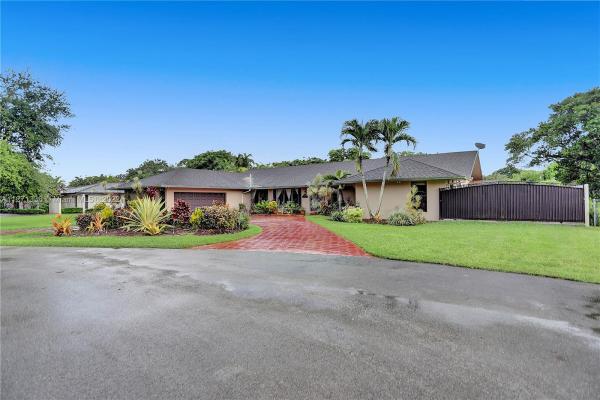 Killian Manors, 10764 SW 110th Ter, Kendall, Florida 33176, image 1