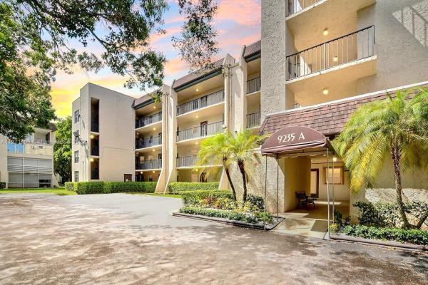 Lagoon Place, 9235 Lagoon Pl #112, Davie, Florida 33324, image 1