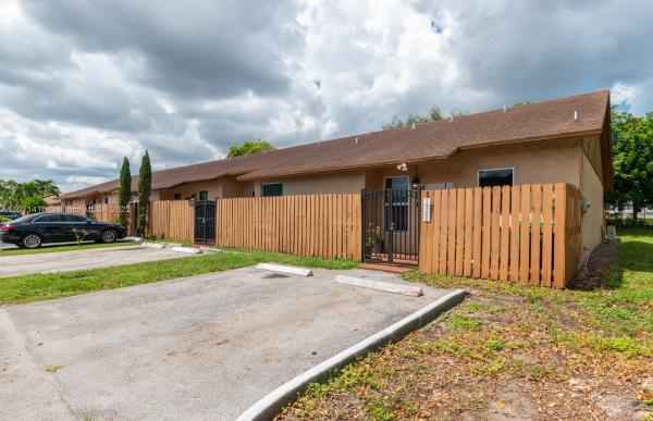 Aspen Townhomes, 19260 Nw 67th Pl, Country Club, Florida 33015, image 1